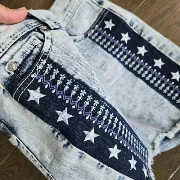 Jordache Girls Embroidered Stars Blue Denim Jean Shorts Size 12 Raw Hem - Picture 3 of 10